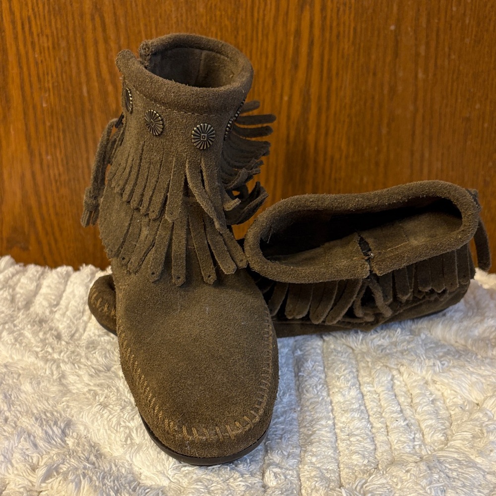 Minnetonka Brown Fringe Ankle Booties